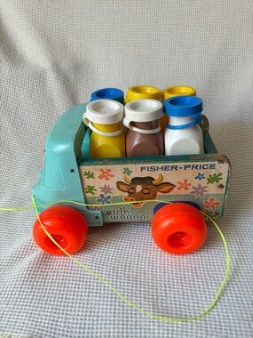 Vintage 1965 Fisher Price MILK WAGON w milk bottles
Pull toy